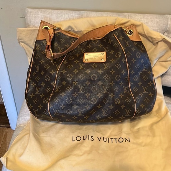 Louis Vuitton monogram PM shoulder bag. Good condition. - Picture 2 of 2